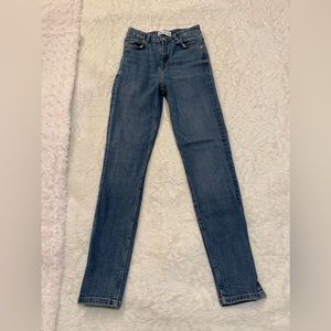 Zara medium washed high waisted skinny jeans! Size:4, Color:Blue